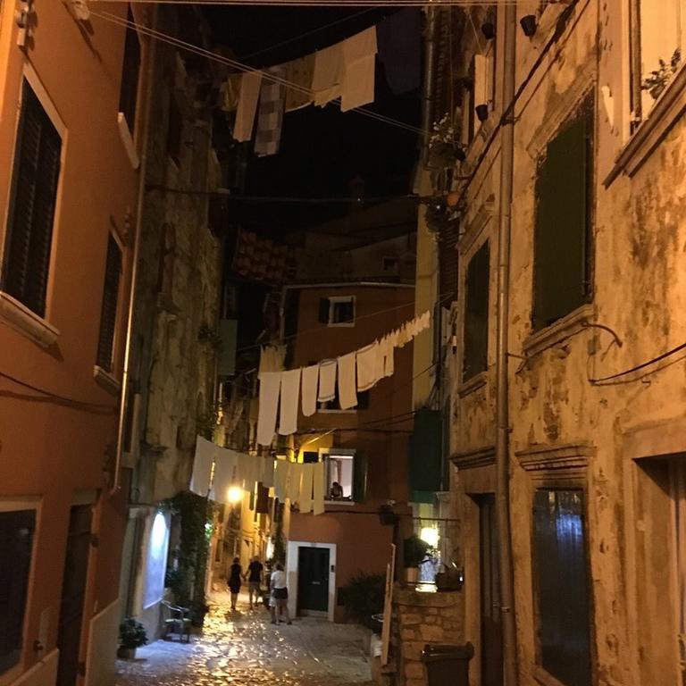 Studio Yellow Flower Rovinj Rom bilde