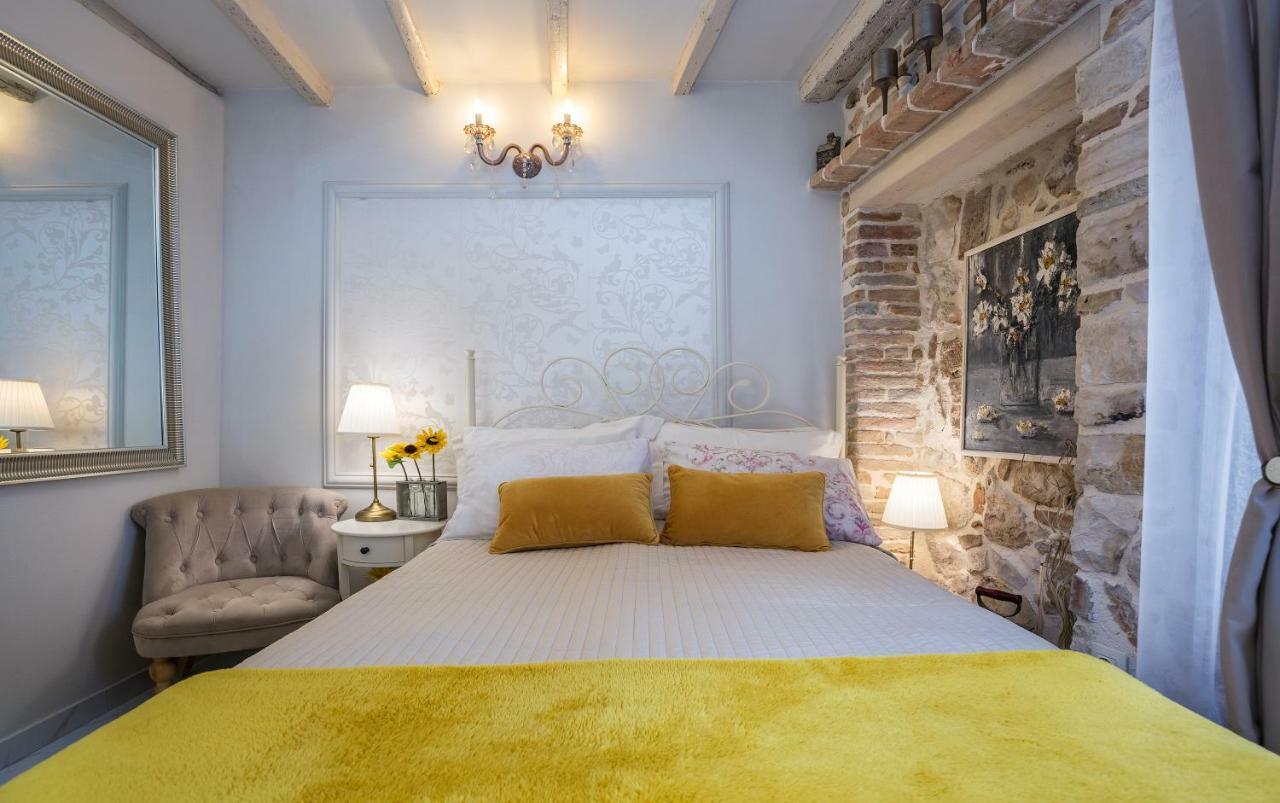 Studio Yellow Flower Rovinj Eksteriør bilde