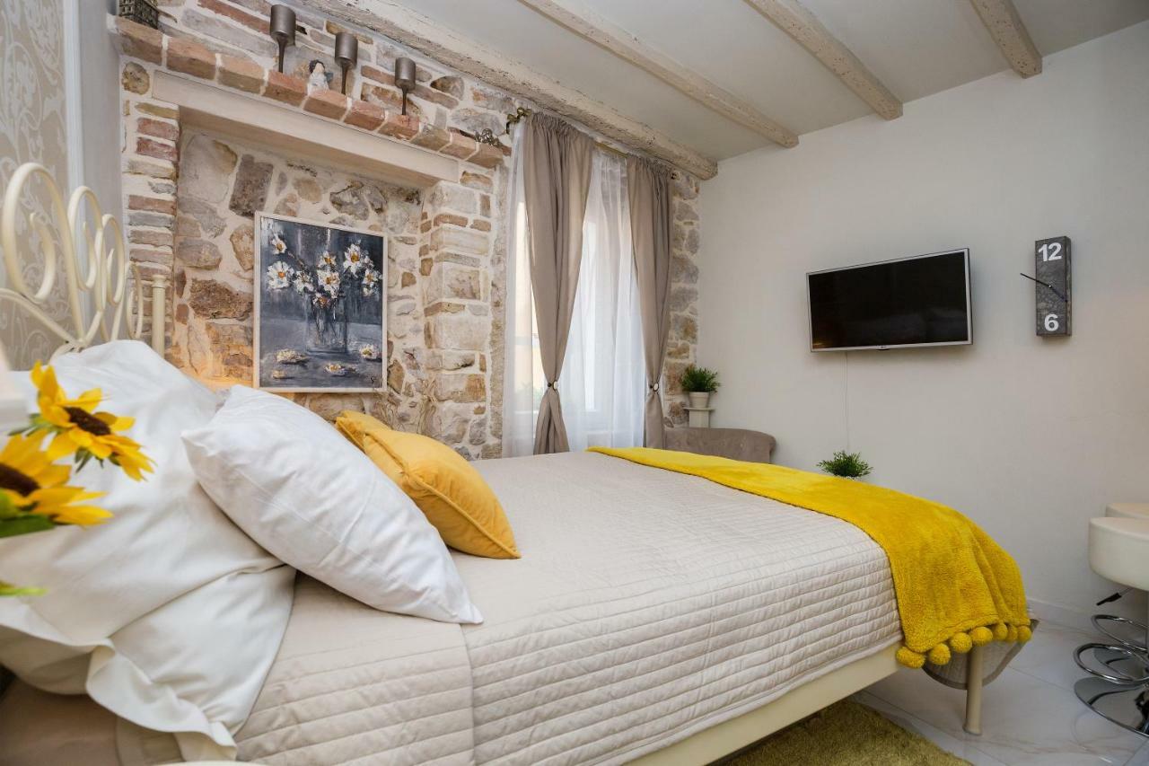 Studio Yellow Flower Rovinj Eksteriør bilde